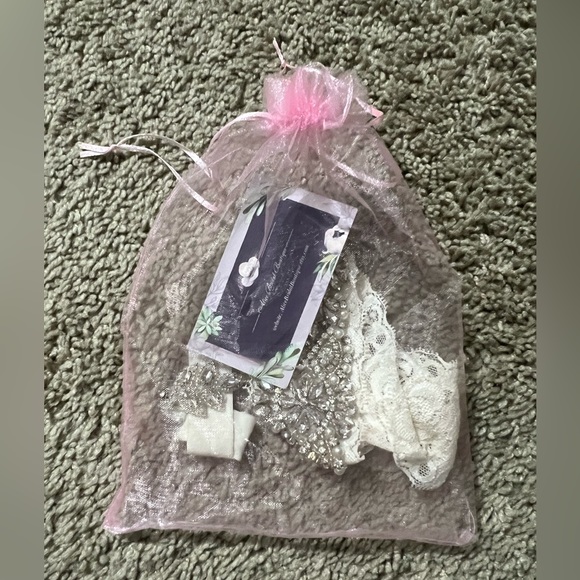 Garters-Toss and Keep - Picture 2 of 7